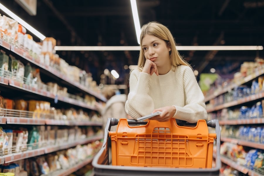 kvinde i supermarkede