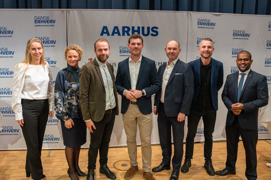 Gruppebillede af oplægsholderne fra erhvervspolitisk vælgermøde i Aarhus