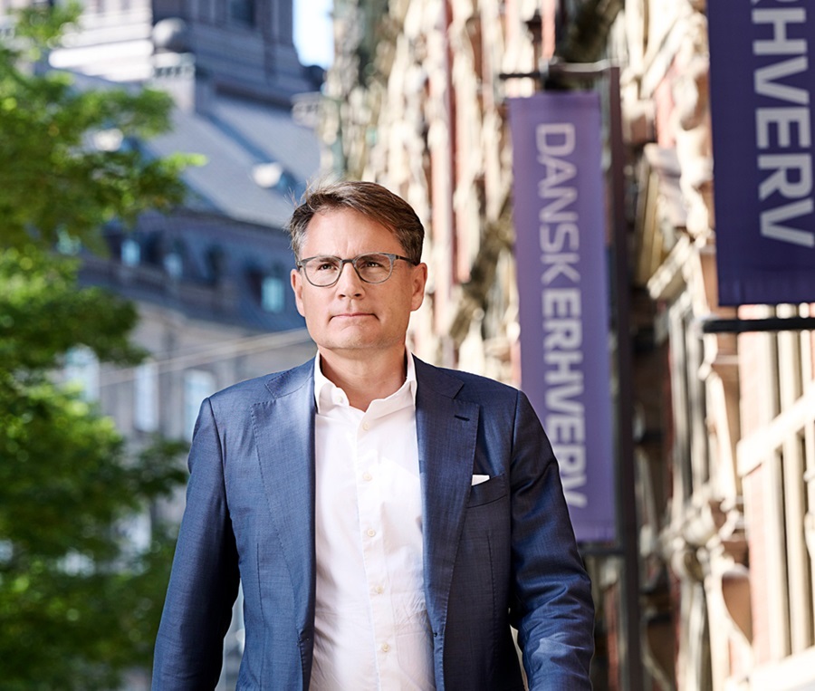 bmk gående udenfor børsen 900.jpg