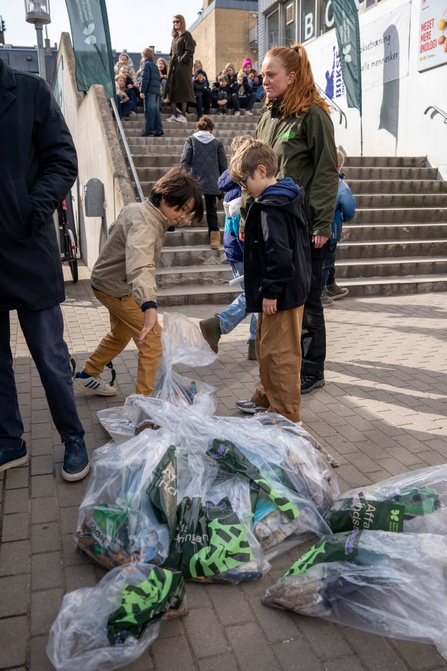 godt fyldte affaldsposer