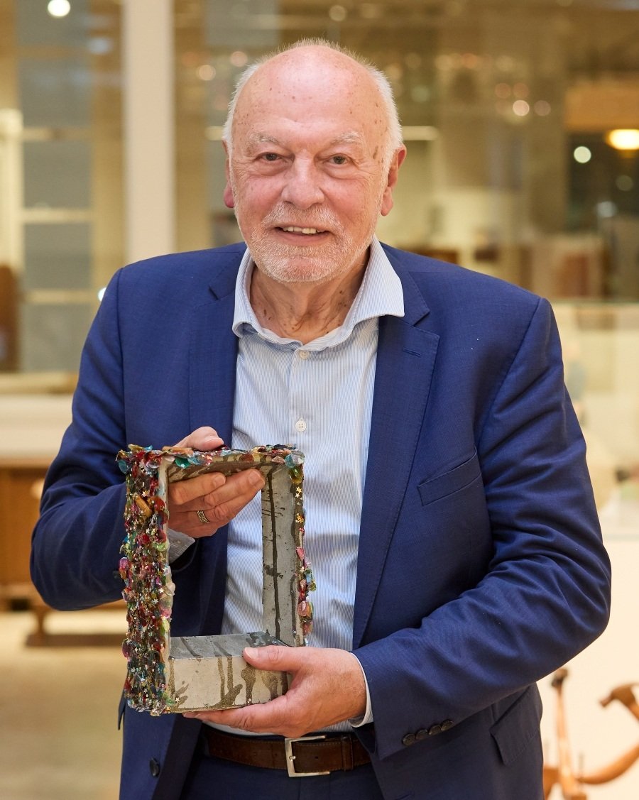 Poul Erik Bech med &AElig;resprisen