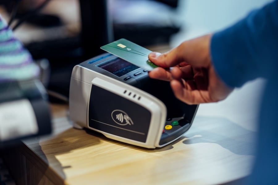 kunde betaler med kort