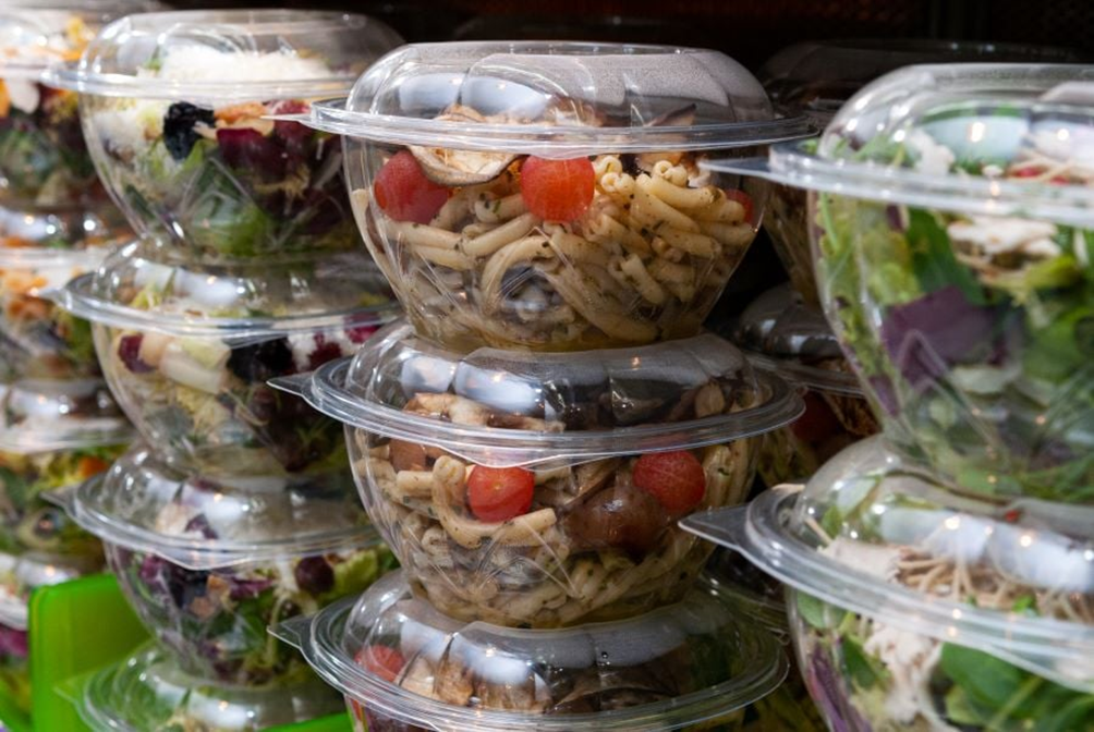 Plast emballage med mad