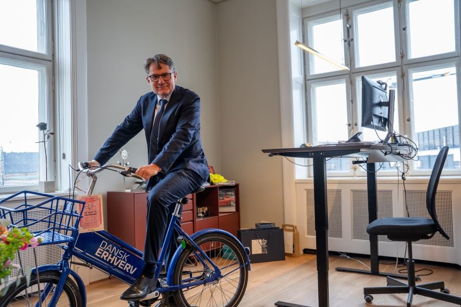 Brian Mikkel p&aring; cykel