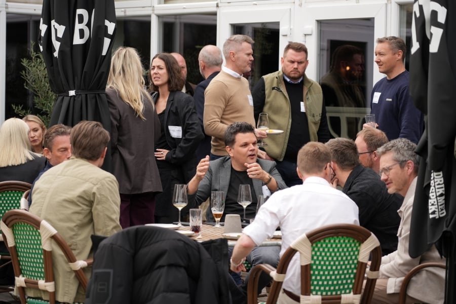 Netv&aelig;rk ved bord