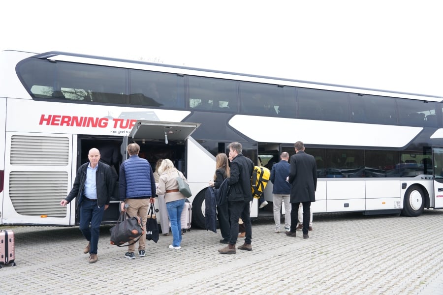 deltagere ved bussen