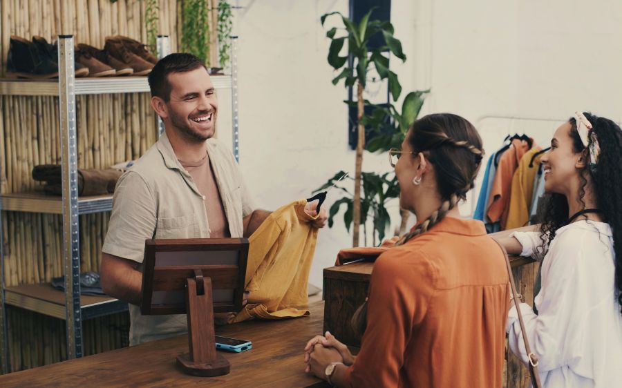 Ekspedient i t&oslash;jbutik