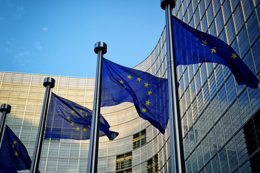 Flagstænger med EU-flag